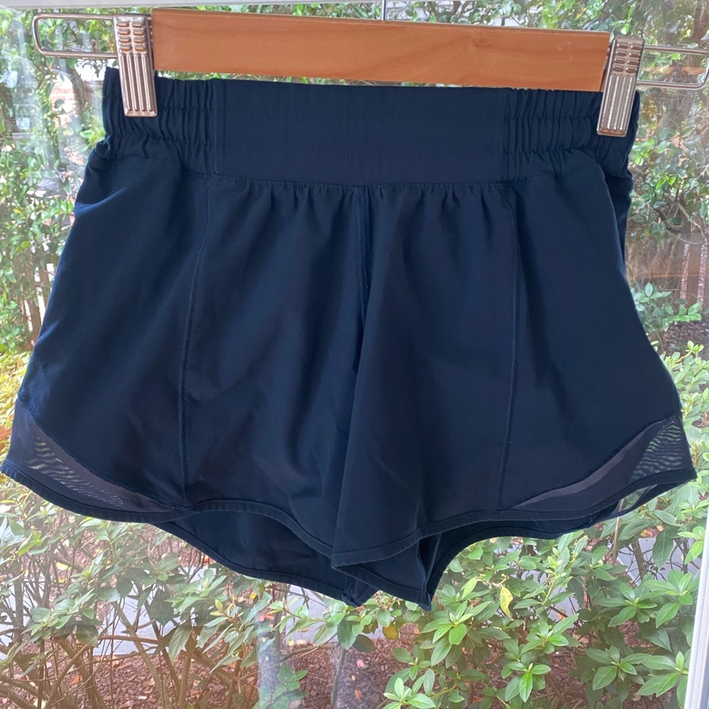 Lululemon Hotty Hots 4’ size 2